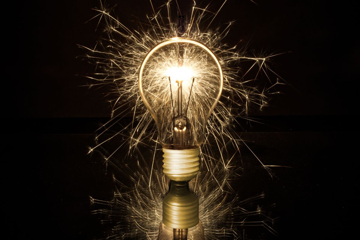 Bulb with electricity, v2 (H)